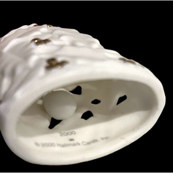 Hallmark HOLLY BERRY BELL ORNAMENT 2000 Millennium Edition Porcelain & Gold BOX - Picture 2 of 6